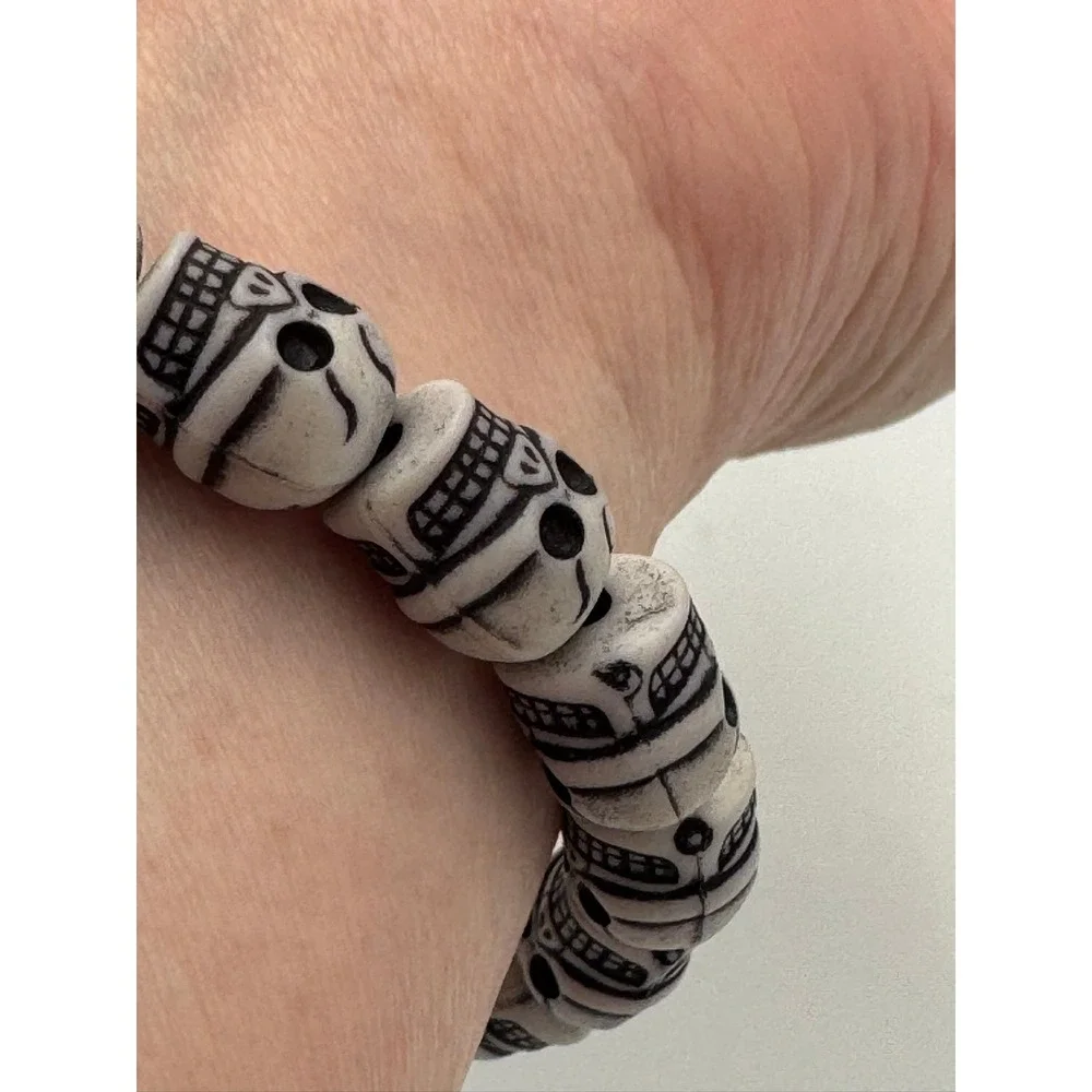 Unbranded Carved Skull Bead Stretch Bracelet White Black Gothic Tribal Style